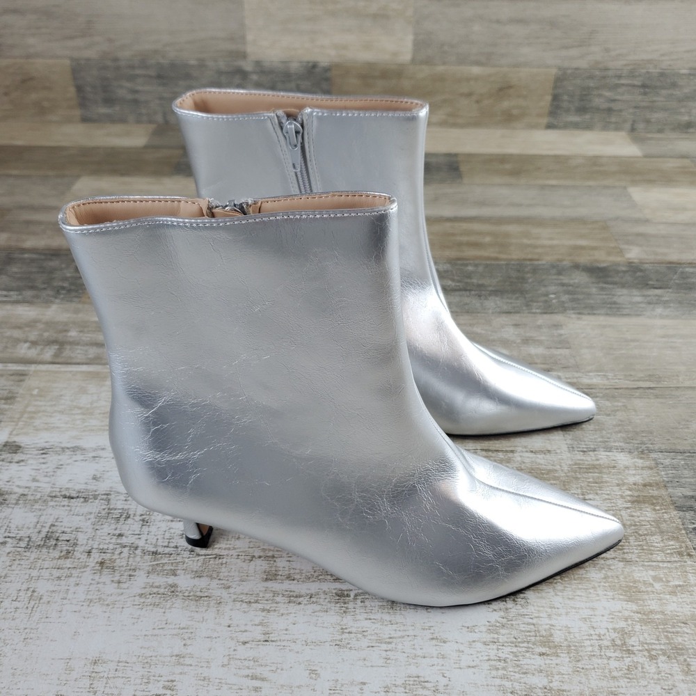 JOURNEE Arely Womens Bootie Sz 8 Silver Side Zip Pointed Toe Kitten‎ Heel